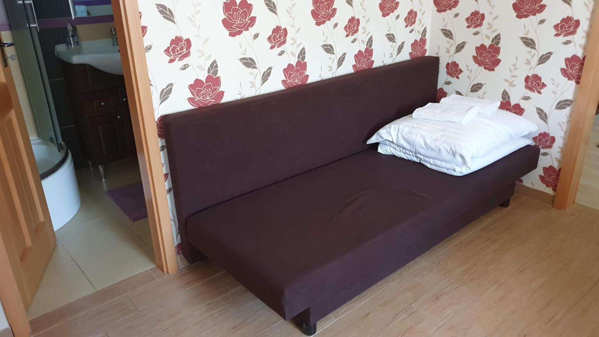 Keller Apartmanok Hajdúszoboszló Zimmer foto