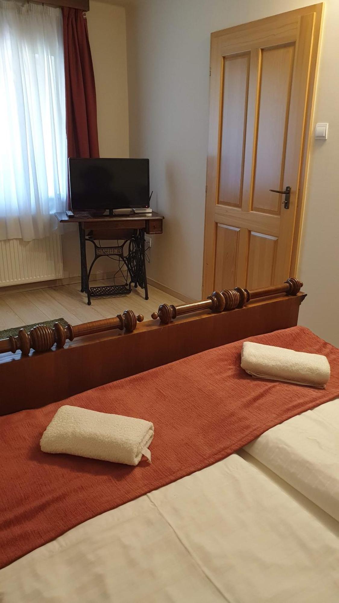 Keller Apartmanok Hajdúszoboszló Zimmer foto