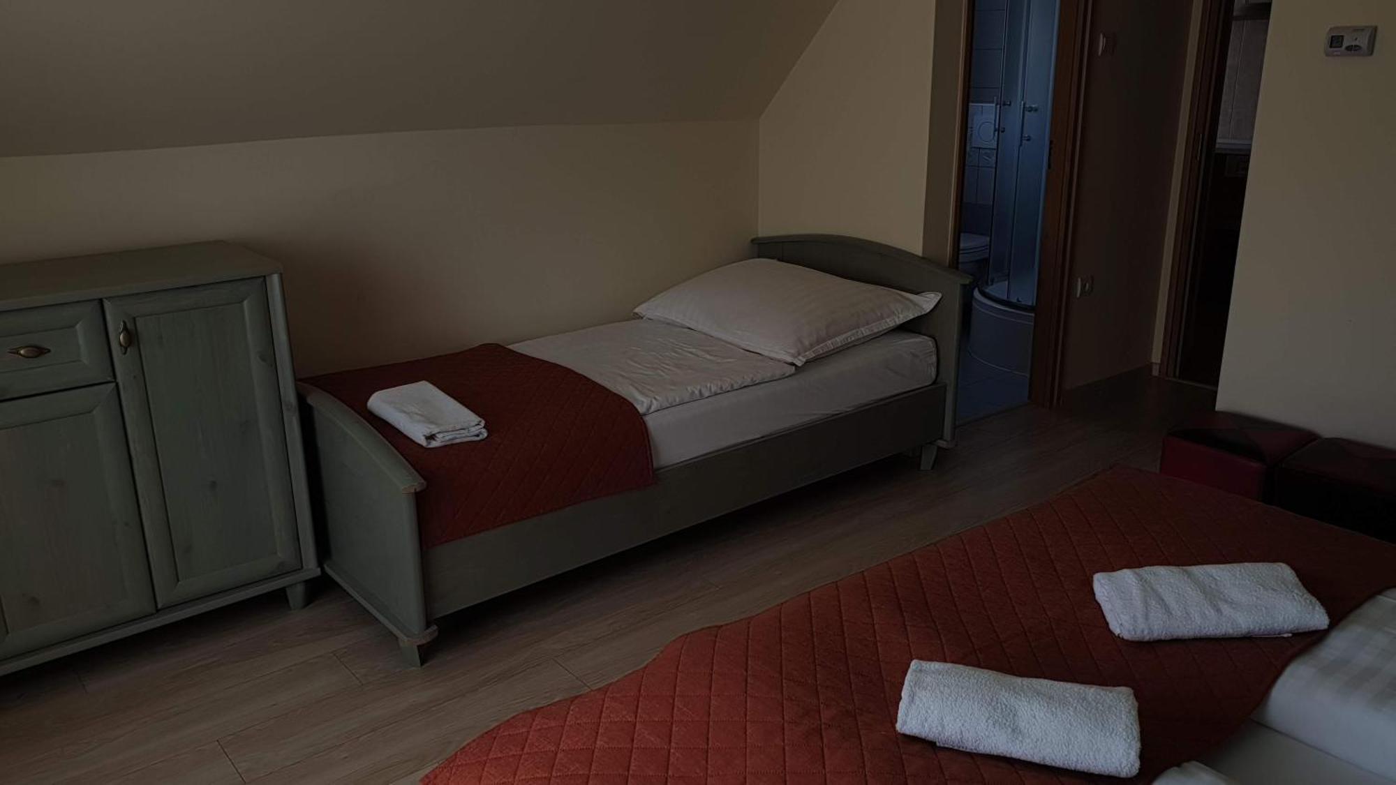 Keller Apartmanok Hajdúszoboszló Zimmer foto