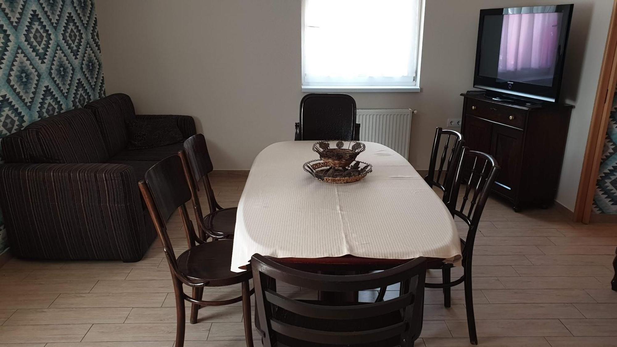 Keller Apartmanok Hajdúszoboszló Zimmer foto