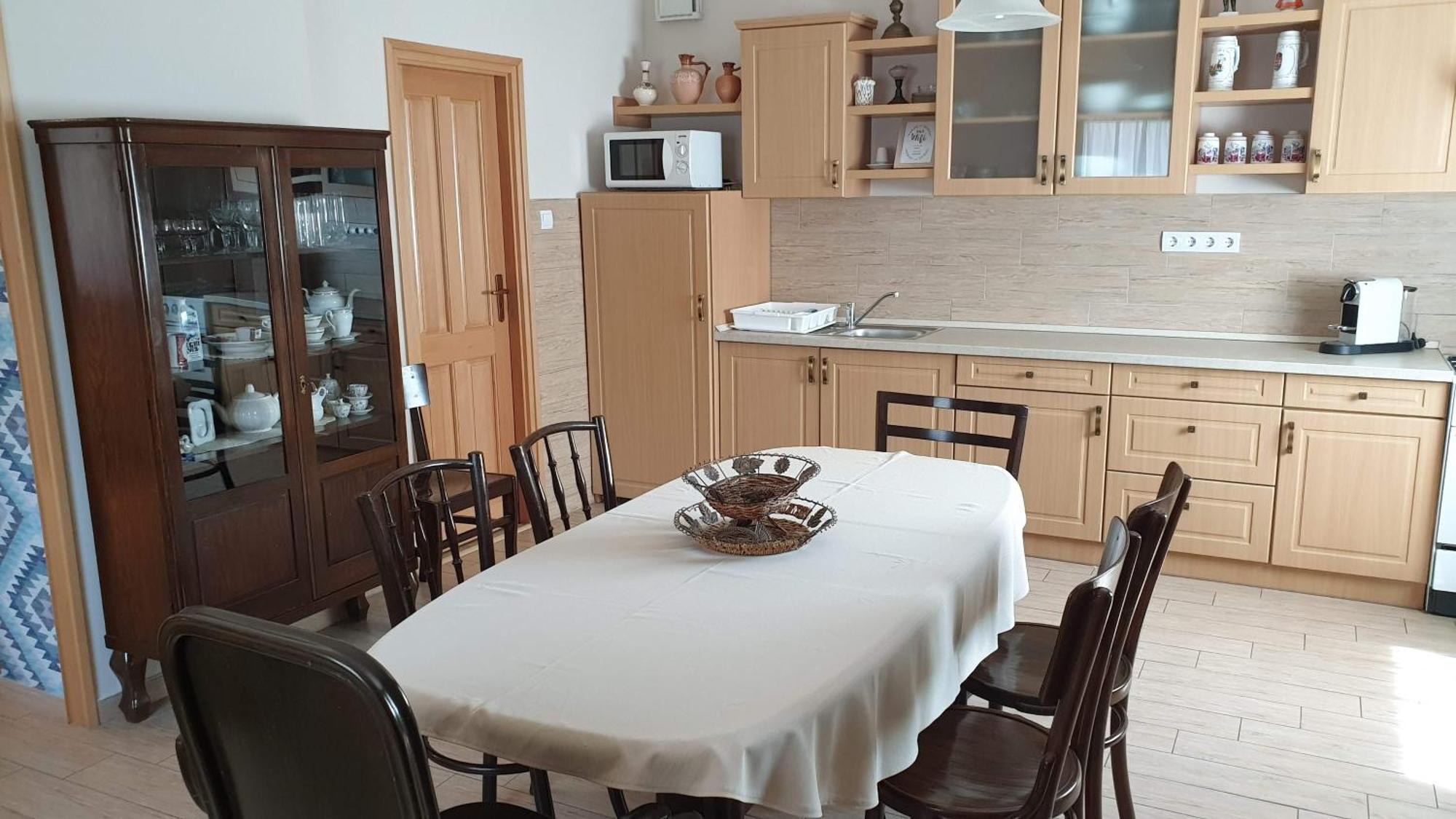 Keller Apartmanok Hajdúszoboszló Zimmer foto
