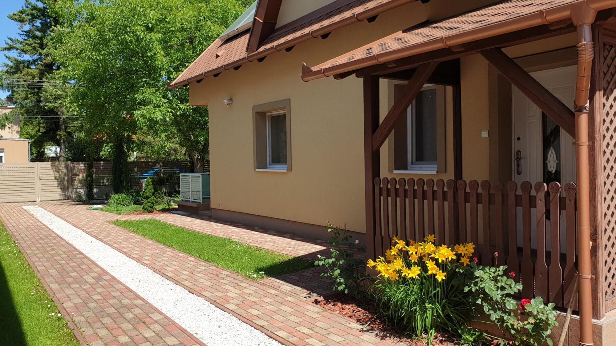 Keller Apartmanok Hajdúszoboszló Zimmer foto
